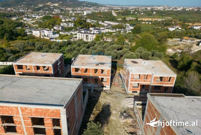 Shtepi ne shitje Vila Luksoze ne Tirane, 3+1, Mobilimi Bosh, pa mobiluar, Pagesa 430,000  Euro.