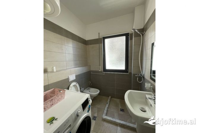 Shtepi ne shitje Apartament ne Tirane, 2+1, Mobilimi E mobiluar, Pagesa 210,000  Euro.