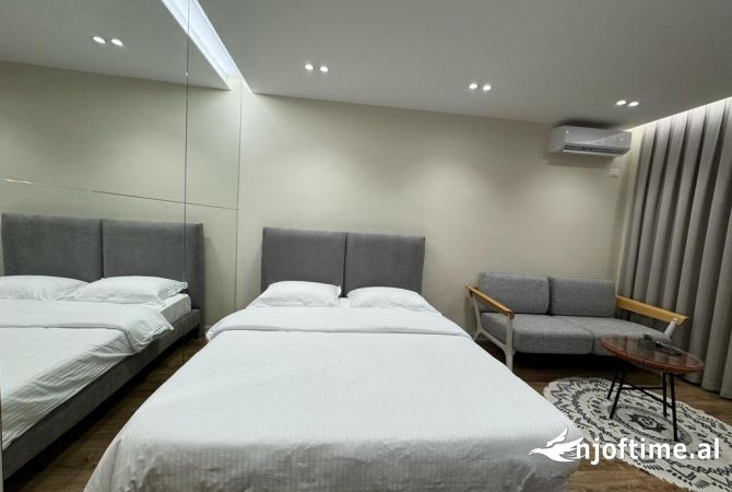 Shtepi ne shitje Apartament ne Tirane, 2+1, Mobilimi E mobiluar, Pagesa 184,000  Euro.