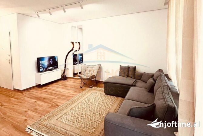 Shtepi ne shitje Apartament ne Tirane, 1+1, Mobilimi E mobiluar, Pagesa 250,000  Euro.
