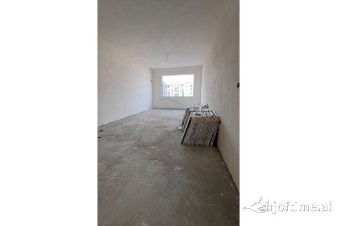 Shtepi ne shitje Apartament ne Tirane, 2+1, Mobilimi Bosh, pa mobiluar, Pagesa 155,000  Euro.