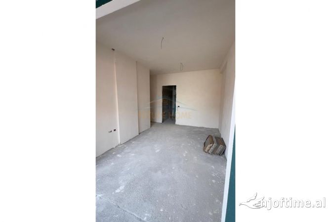 Shtepi ne shitje Apartament ne Tirane, 2+1, Mobilimi Bosh, pa mobiluar, Pagesa 155,000  Euro.