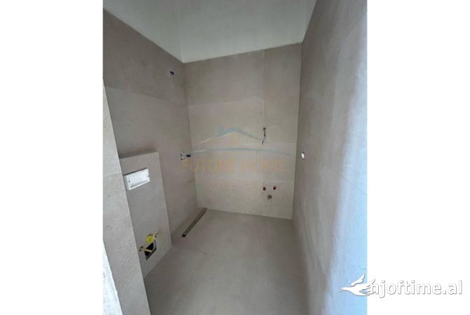 Shtepi ne shitje Apartament ne Tirane, 2+1, Mobilimi Bosh, pa mobiluar, Pagesa 134,000  Euro.