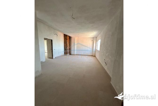 Shtepi ne shitje Apartament ne Tirane, 2+1, Mobilimi Bosh, pa mobiluar, Pagesa 134,000  Euro.