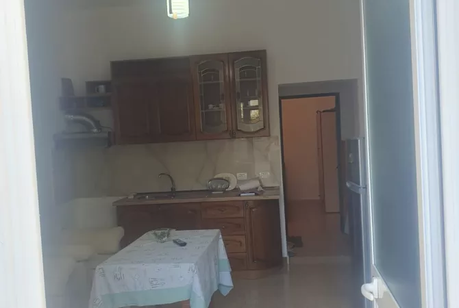 Shtepi me qera 1+1 ne Tirane - 25,000 Leke