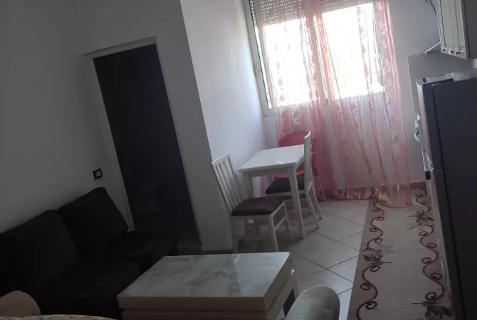 Shtepi me qera 1+1 ne Tirane - 35,000 Leke