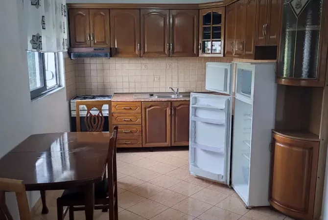 Shtepi me qera 1+1 ne Tirane - 30,000 Leke