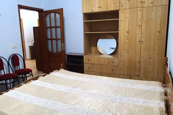 Shtepi me qera 1+1 ne Tirane - 35,000 Leke