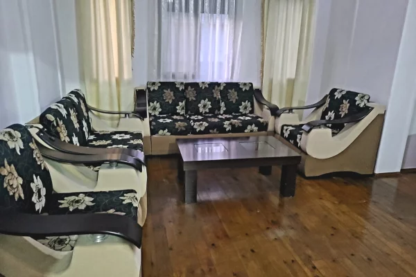 Shtepi me qera 1+1 ne Tirane - 35,000 Leke