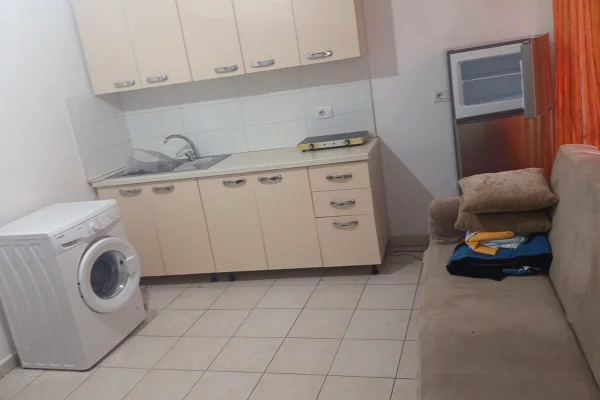 Shtepi me qera 1+1 ne Tirane - 30,000 Leke