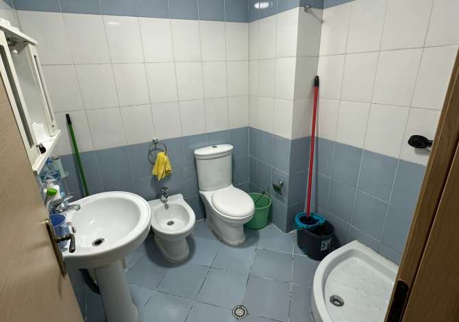 Shtepi ne shitje Apartament ne Tirane, 2+1, Mobilimi E mobiluar, Pagesa 128,000  Euro.