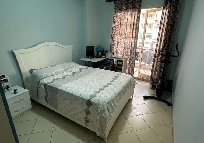 Shtepi ne shitje Apartament ne Tirane, 2+1, Mobilimi E mobiluar, Pagesa 128,000  Euro.