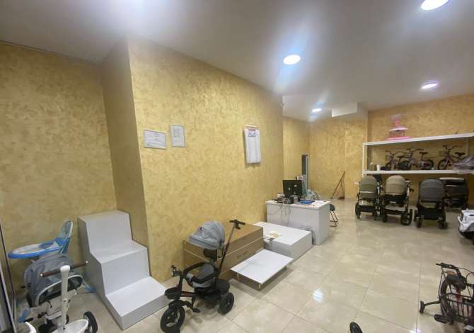 Jepet me qera Dyqan ne Astir 70m2