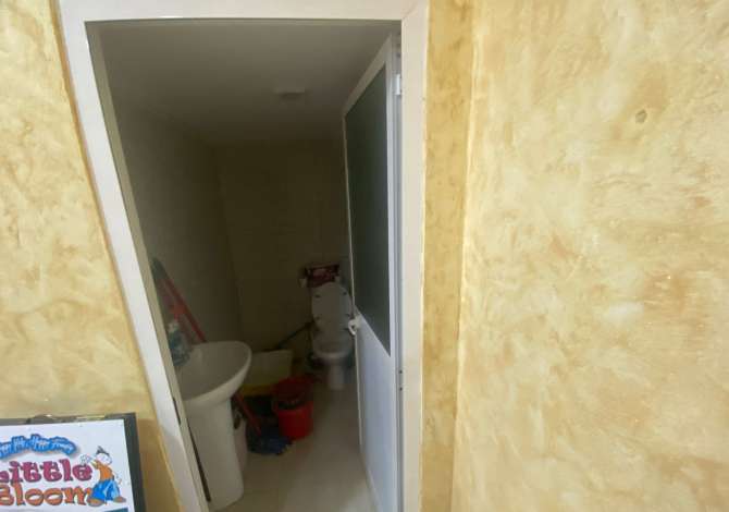 Jepet me qera Dyqan ne Astir 70m2