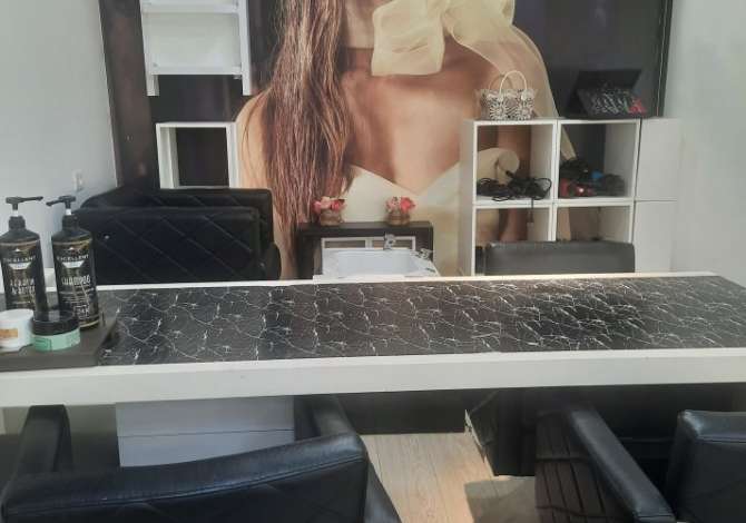 Jepet me qera vetem per parukeri ne Bllok