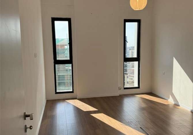 Jepet apartament 1+1 i pershtatshem per zyra tek Farmacia 10 