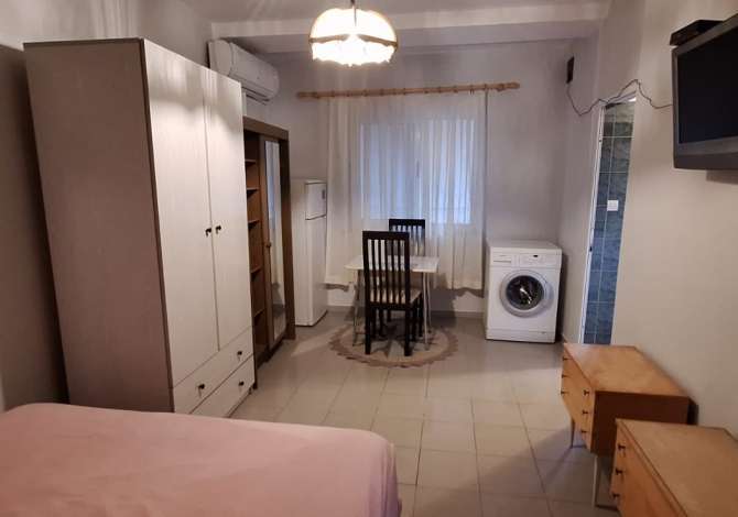 Shtepi me qera Garsoniere ne Tirane - 300 Euro
