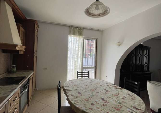 Shtepi me qera 3+1 ne Tirane - 40,000 Leke