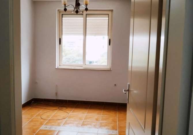 Jepet apartament 1+1(sigurohet dhe parkimi) tek Kryqezimi 21shit