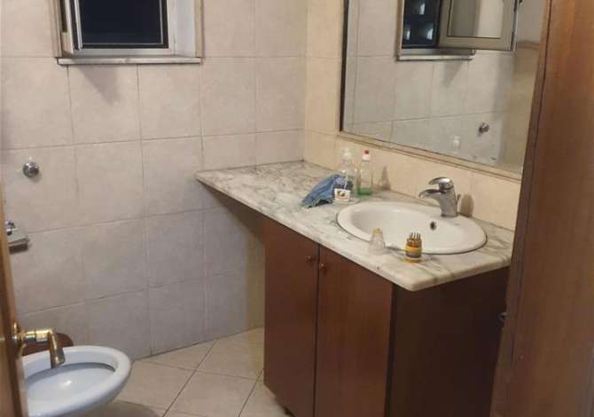Jepet apartament 1+1 me qera ne Myslym Shyr , intersporti , rruge kryesore 