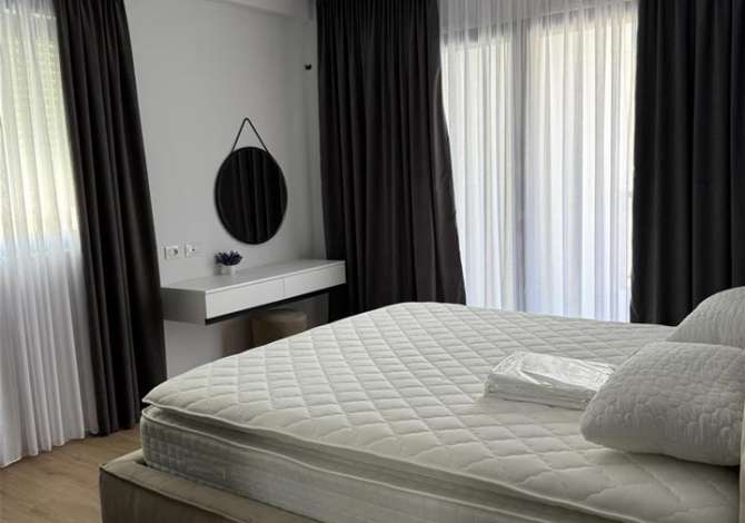 Shtepi me qera 2+1 ne Tirane - 1,400 Euro