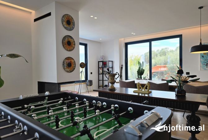 Shtepi me qera Vila Luksoze ne Tirane, 6+1, Mobilimi E mobiluar, Pagesa 6,500  Euro.