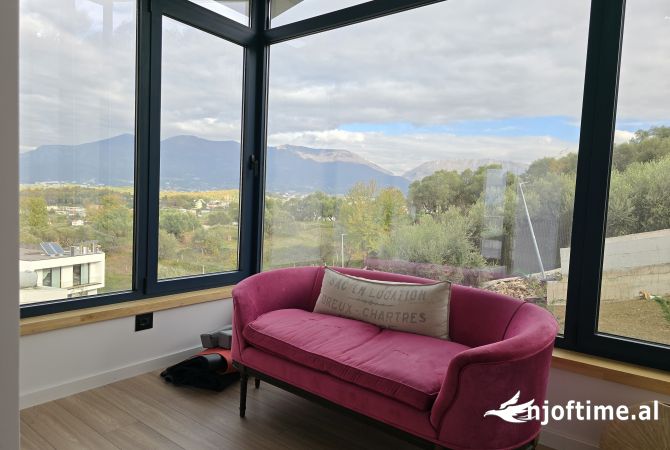 Shtepi me qera Vila Luksoze ne Tirane, 6+1, Mobilimi E mobiluar, Pagesa 6,500  Euro.