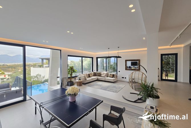 Shtepi me qera Vila Luksoze ne Tirane, 6+1, Mobilimi E mobiluar, Pagesa 6,500  Euro.