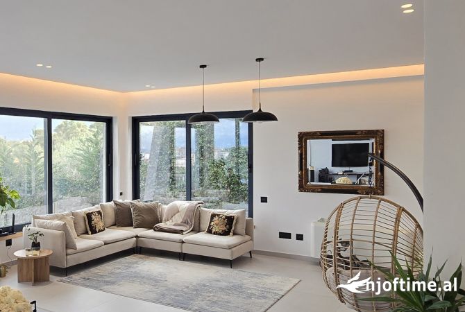 Shtepi me qera Vila Luksoze ne Tirane, 6+1, Mobilimi E mobiluar, Pagesa 6,500  Euro.