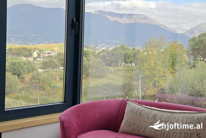 Shtepi me qera Vila Luksoze ne Tirane, 6+1, Mobilimi E mobiluar, Pagesa 6,500  Euro.