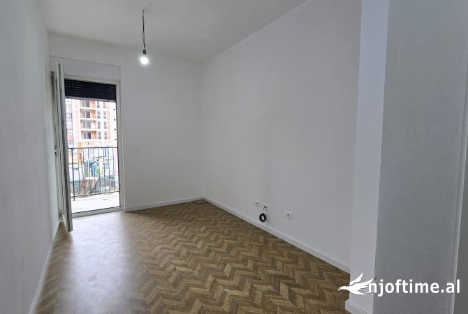Ambient biznesi me qera 3+1 ne Tirane - 320 Euro
