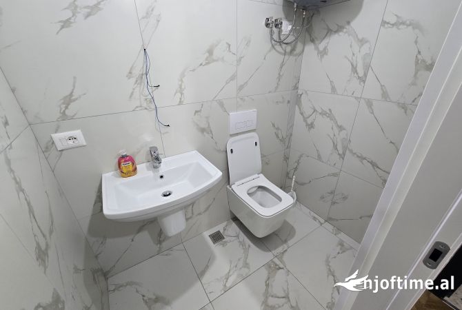 Ambient biznesi me qera 3+1 ne Tirane - 320 Euro
