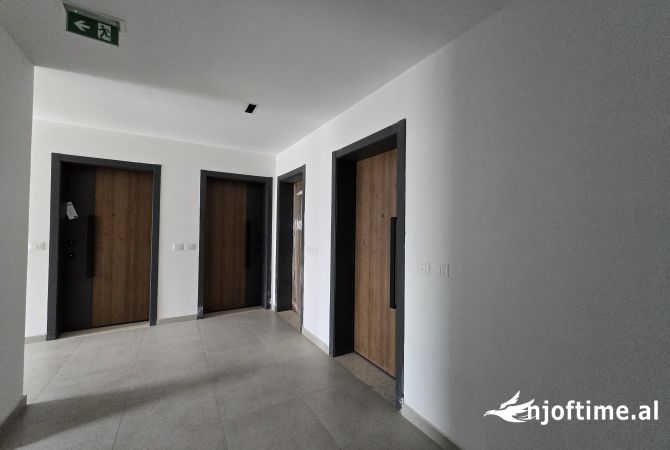 Ambient biznesi me qera 3+1 ne Tirane - 320 Euro