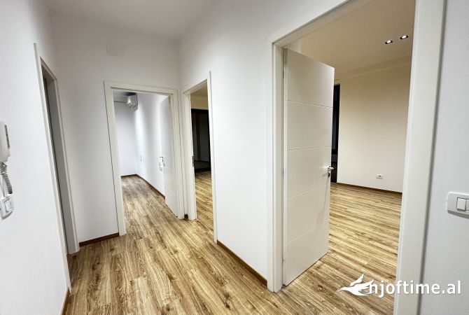 Ambient biznesi me qera 3+1 ne Tirane - 1,300 Euro