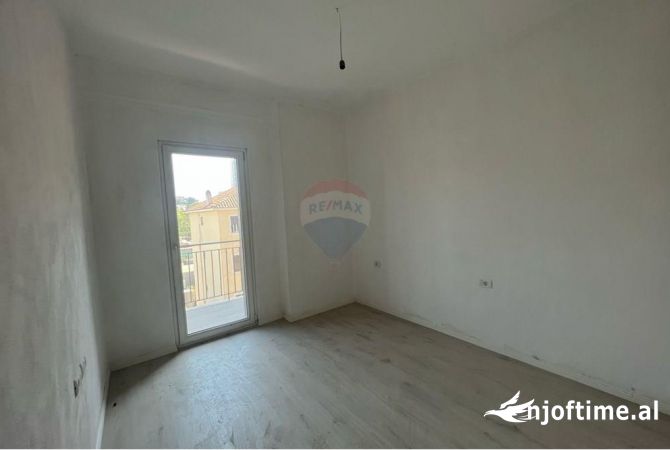 Shtepi ne shitje Apartament ne Tirane, 2+1, Mobilimi Bosh, pa mobiluar, Pagesa 159,000  Euro.