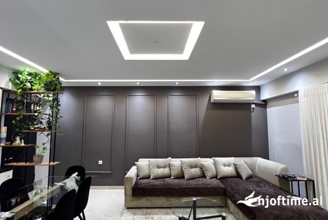 Shtepi ne shitje Apartament ne Tirane, 2+1, Mobilimi E mobiluar, Pagesa 147,000  Euro.