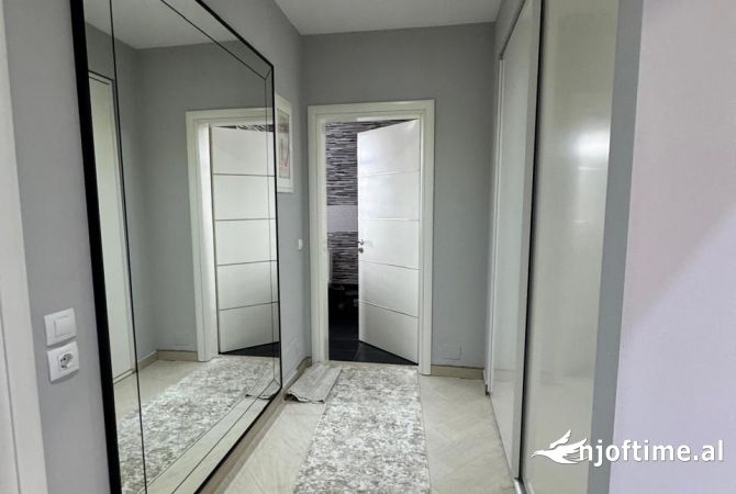 Shtepi ne shitje Apartament ne Tirane, 2+1, Mobilimi E mobiluar, Pagesa 147,000  Euro.