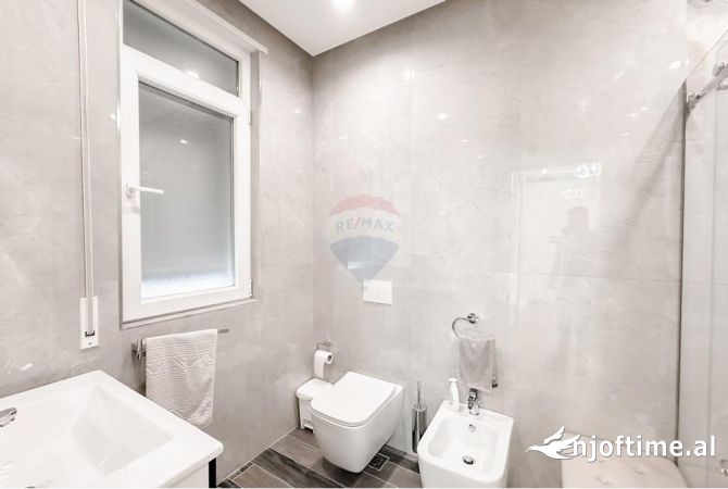 Shtepi ne shitje Apartament ne Tirane, 3+1, Mobilimi E mobiluar, Pagesa 295,000  Euro.
