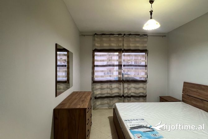 Shtepi me qera Apartament ne Tirane, 2+1, Mobilimi E mobiluar, Pagesa 700  Euro.