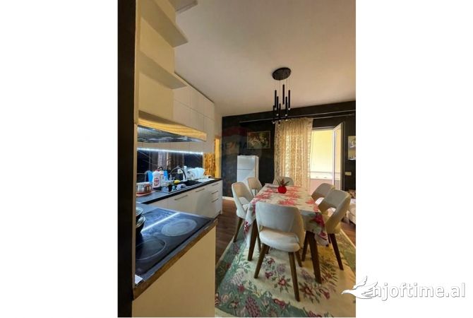 Shtepi ne shitje Apartament ne Tirane, 1+1, Mobilimi E mobiluar, Pagesa 145,000  Euro.