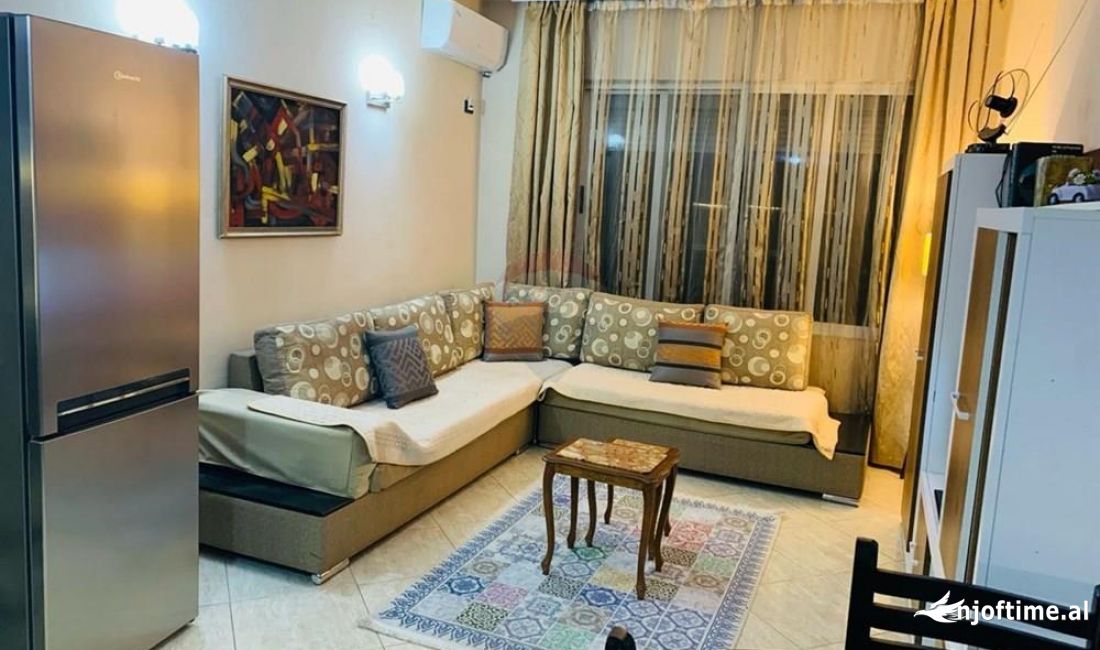 Shtepi me qera Apartament ne Tirane, 1+1, Mobilimi E mobiluar, Pagesa 600  Euro.