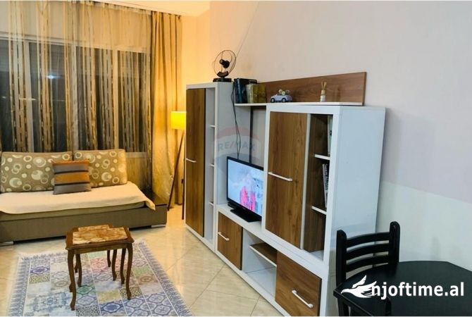 Shtepi me qera Apartament ne Tirane, 1+1, Mobilimi E mobiluar, Pagesa 600  Euro.