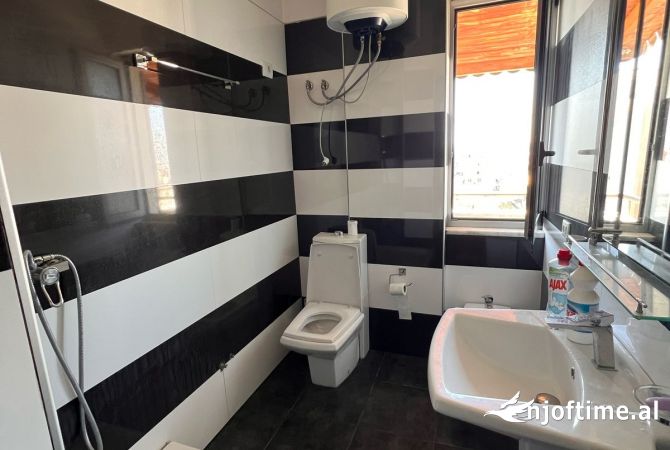 Shtepi me qera Apartament ne Tirane, 2+1, Mobilimi E mobiluar, Pagesa 600  Euro.