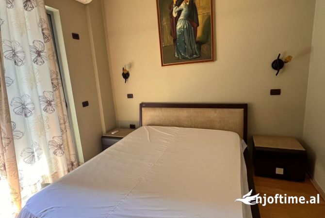 Shtepi me qera Apartament ne Tirane, 2+1, Mobilimi E mobiluar, Pagesa 600  Euro.