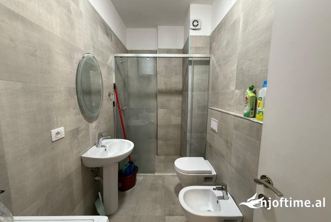 Shtepi ne shitje Apartament ne Tirane, 1+1, Mobilimi E mobiluar, Pagesa 89,000  Euro.