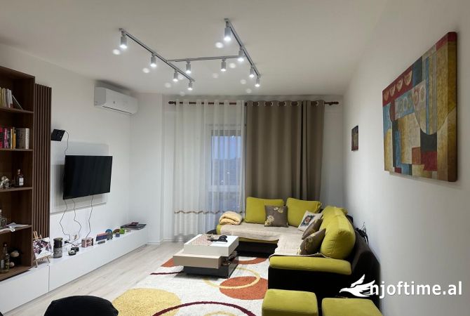 Jepet Apartament 1+1 Me Qira Ne Xhamllik 450 Euro