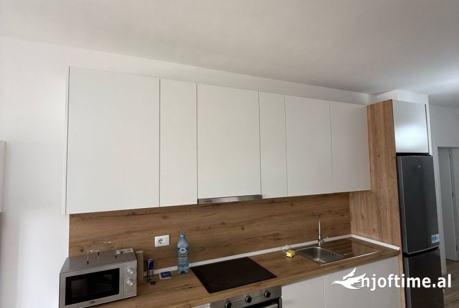Shtepi me qera Apartament ne Tirane, 1+1, Mobilimi E mobiluar, Pagesa 450  Euro.
