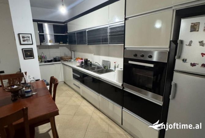 Shtepi me qera 2+1 ne Tirane - 450 Euro