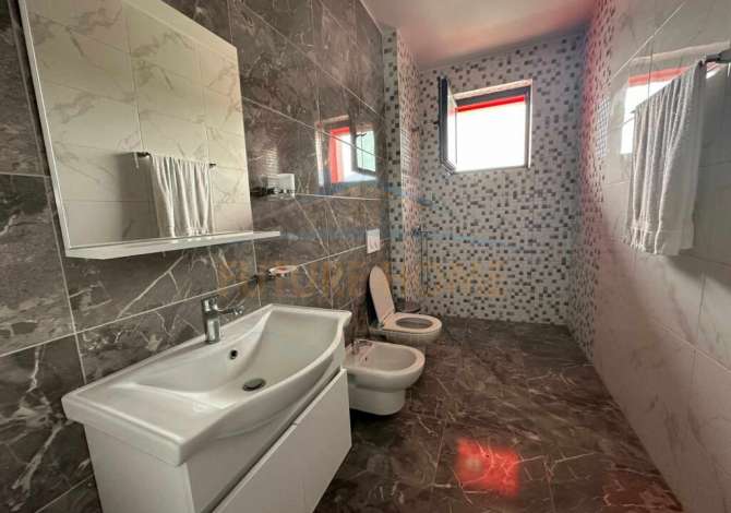 Shitet, Biznesi, Unaza e Re. UNA41555