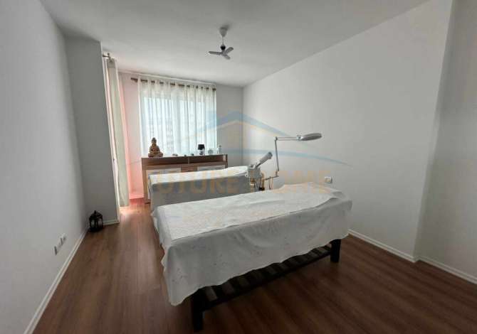 Shitet, Biznesi, Unaza e Re. UNA41555